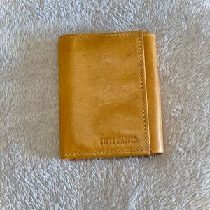 Steve Madden Tan Leather Card Holder Minimalist Design Slim Trifold Wallet